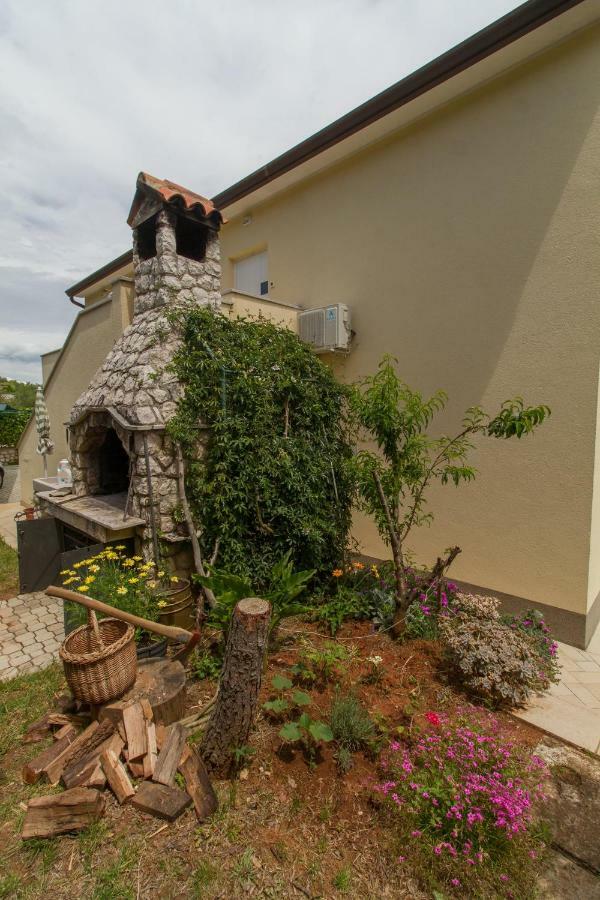 Apartments Ivana Ravni Exterior photo